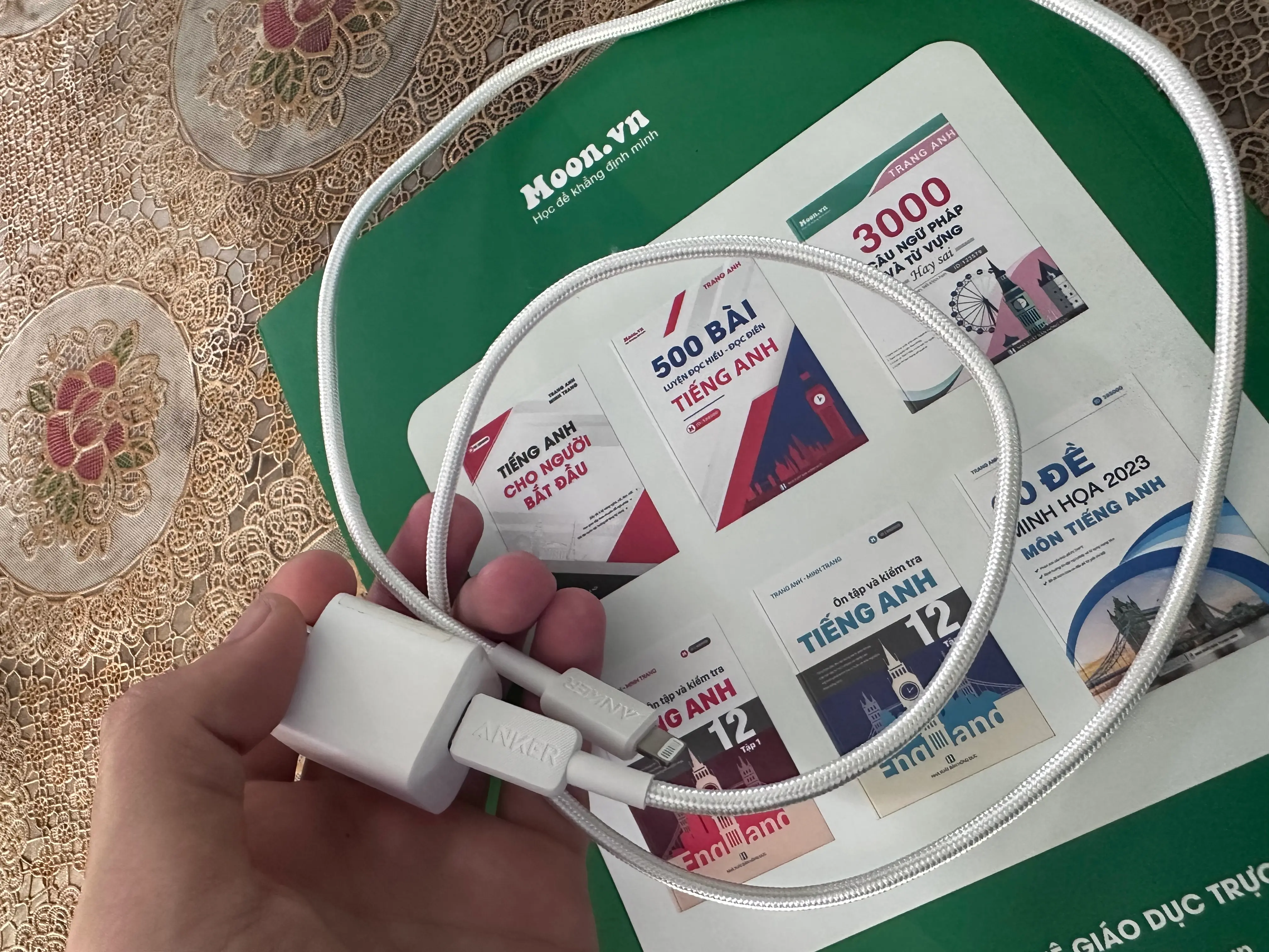 Khách hàng review Cáp sạc nhanh và truyền dữ liệu Type-C - Lightning 20W 0.9m Anker 322 A81B5 2