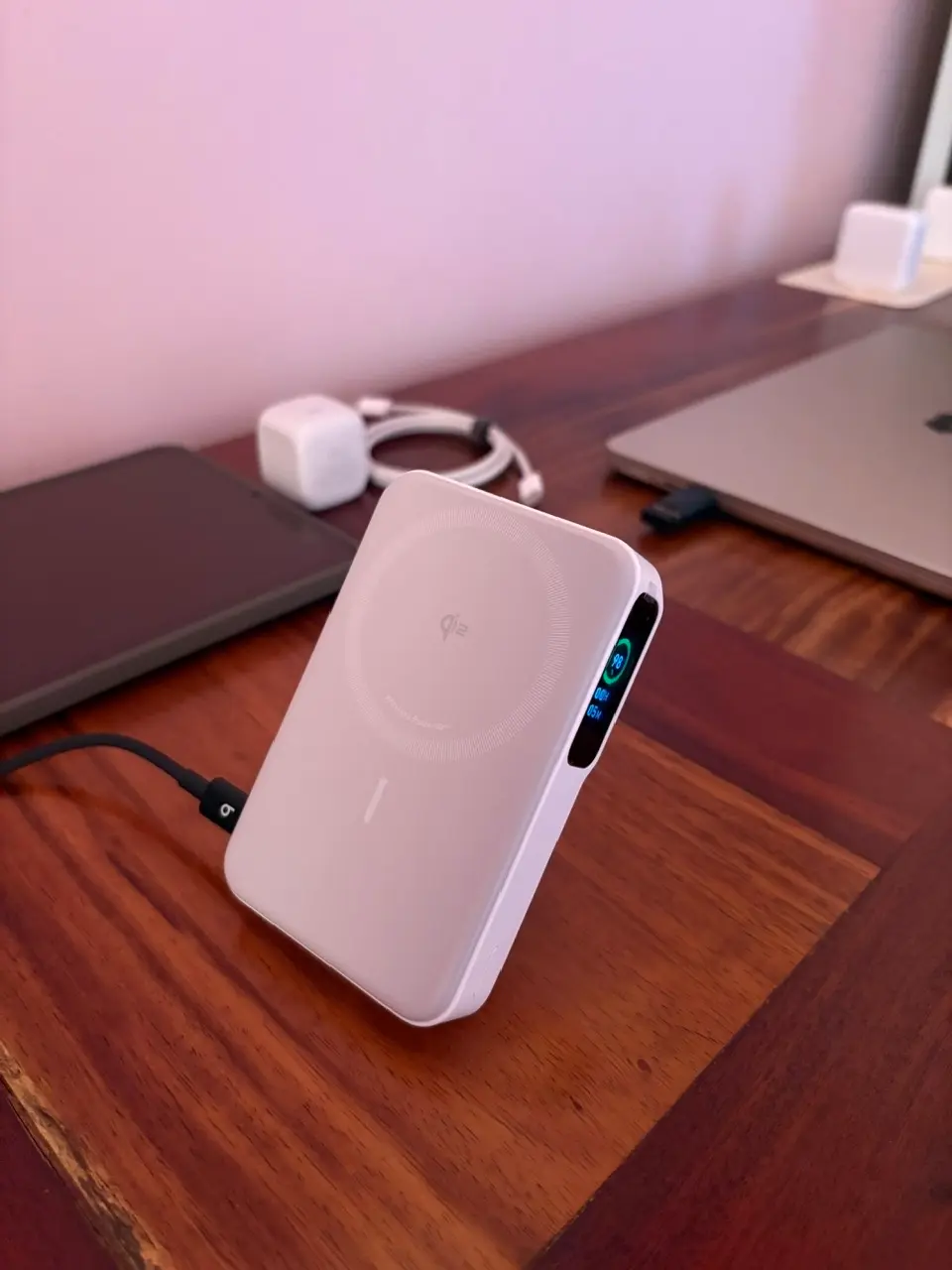 Khách hàng review Pin sạc dự phòng Polymer 10000mAh không dây Magnetic Qi2 Type C PD 27W Anker MagGo A1654 2