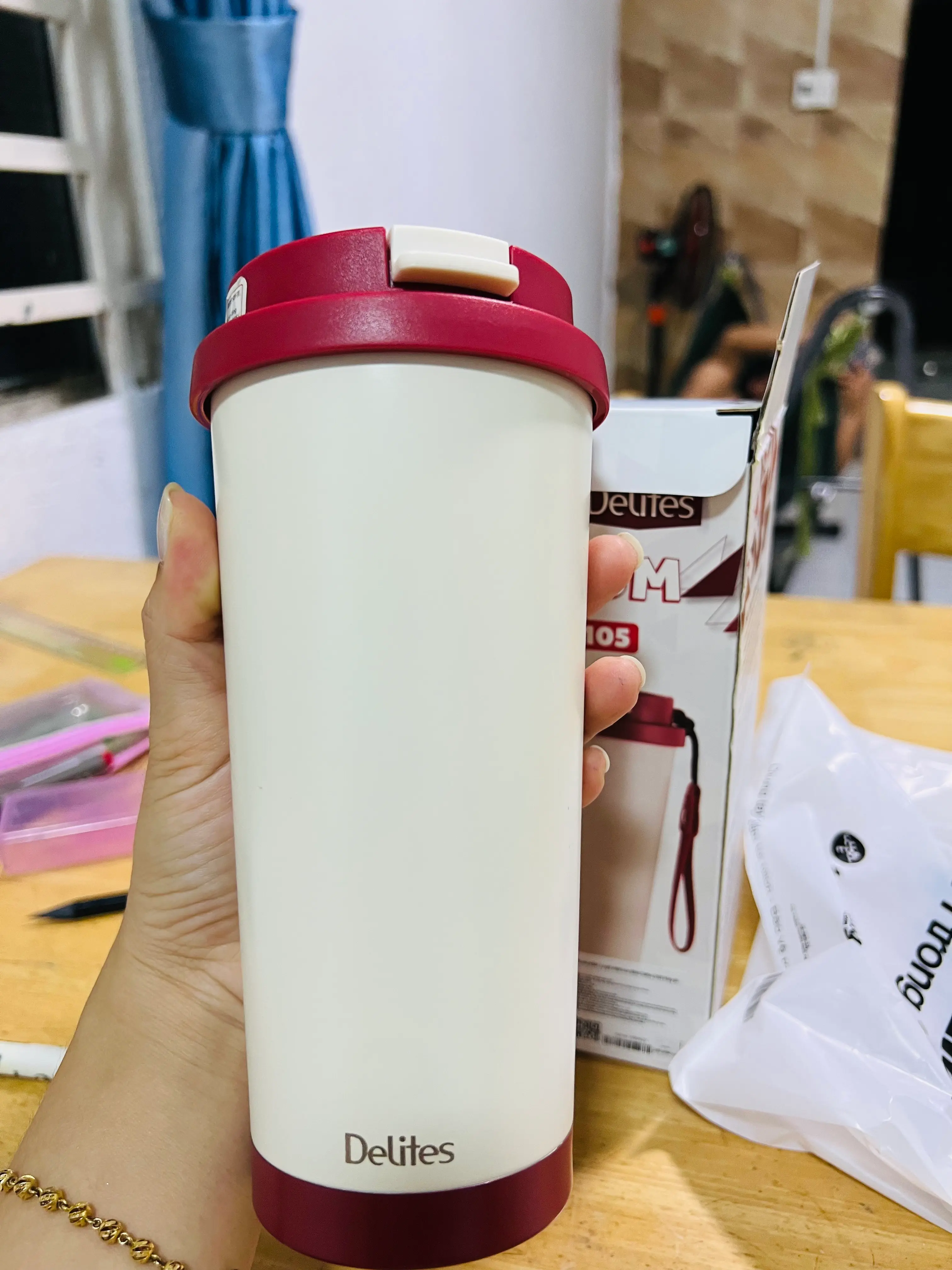 Khách hàng review Ly giữ nhiệt inox 500 ml Delites Q105 Trắng Đỏ 1