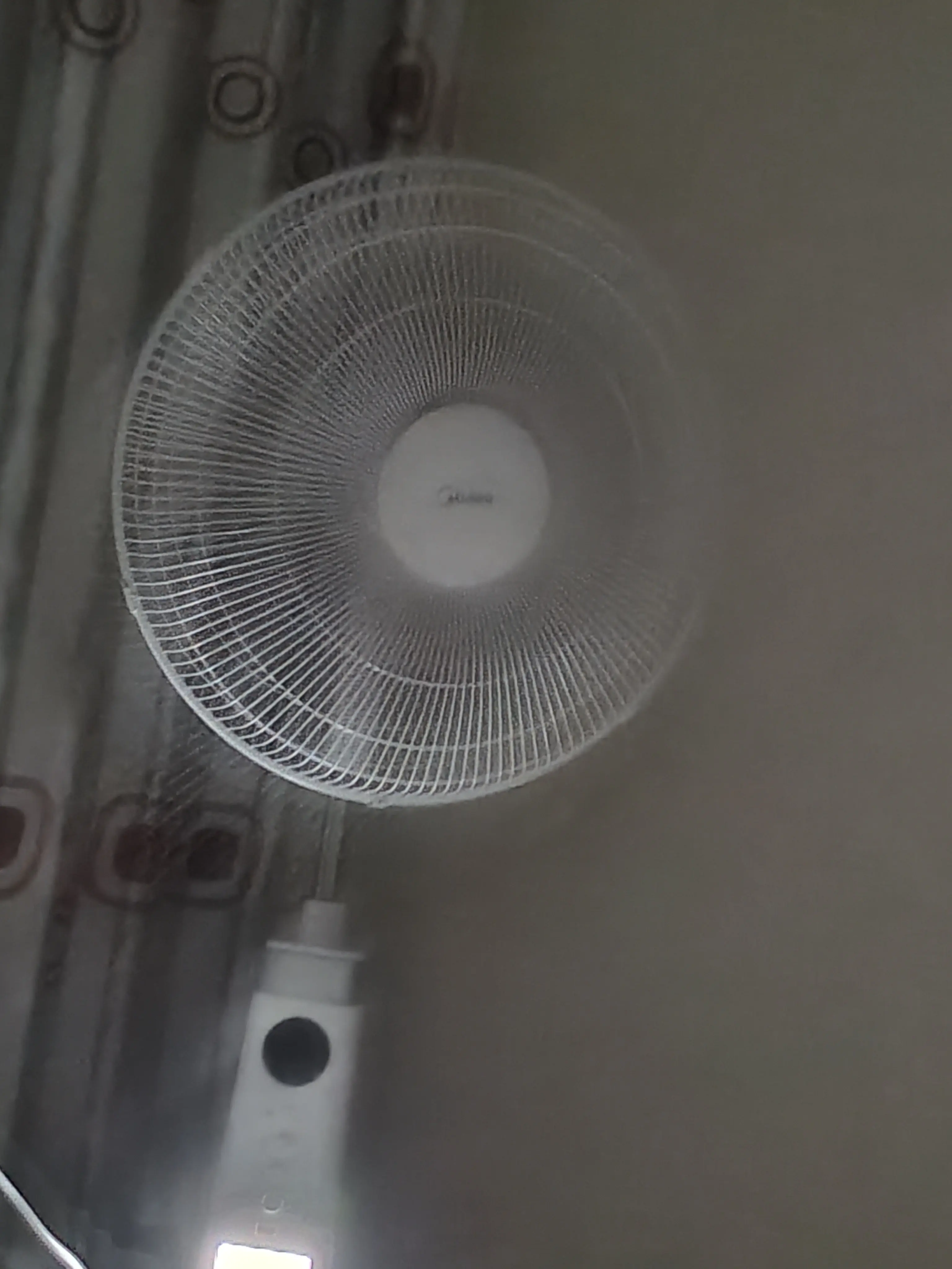 Khách hàng review Quạt sạc điện Midea 5 cánh MFS180D0BPW 30W 1
