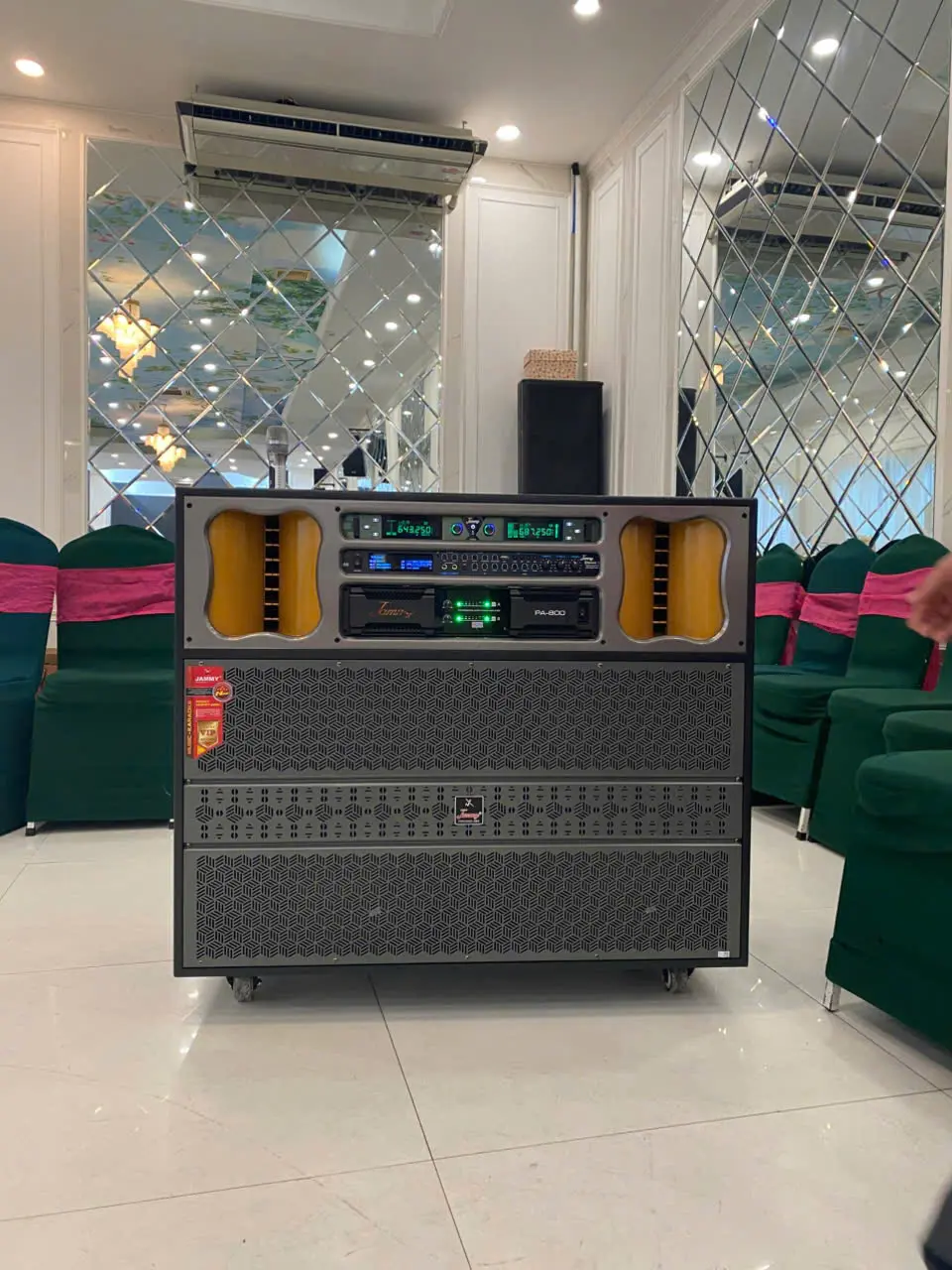 Khách hàng review Loa điện karaoke Jammy N6868K Pro 4200W 2