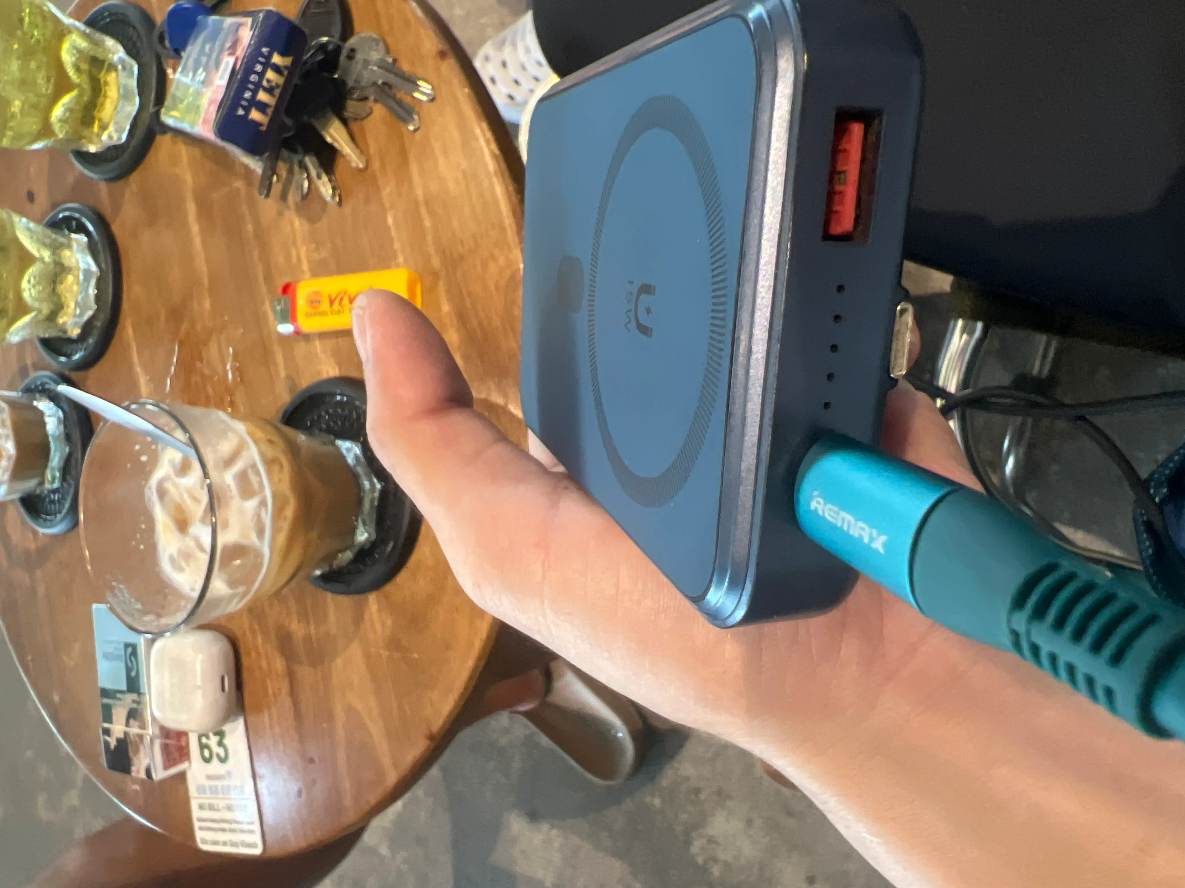 Khách hàng review Pin sạc dự phòng Polymer 10000mAh Không dây Magnetic Type C PD QC 3.0 22.5W Xmobile M12-3 1