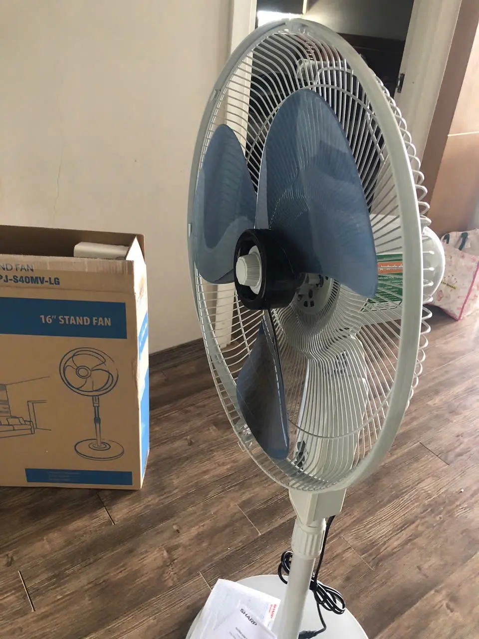 Khách hàng review Quạt đứng Sharp 3 cánh PJ-S40MV-LG 55W 2
