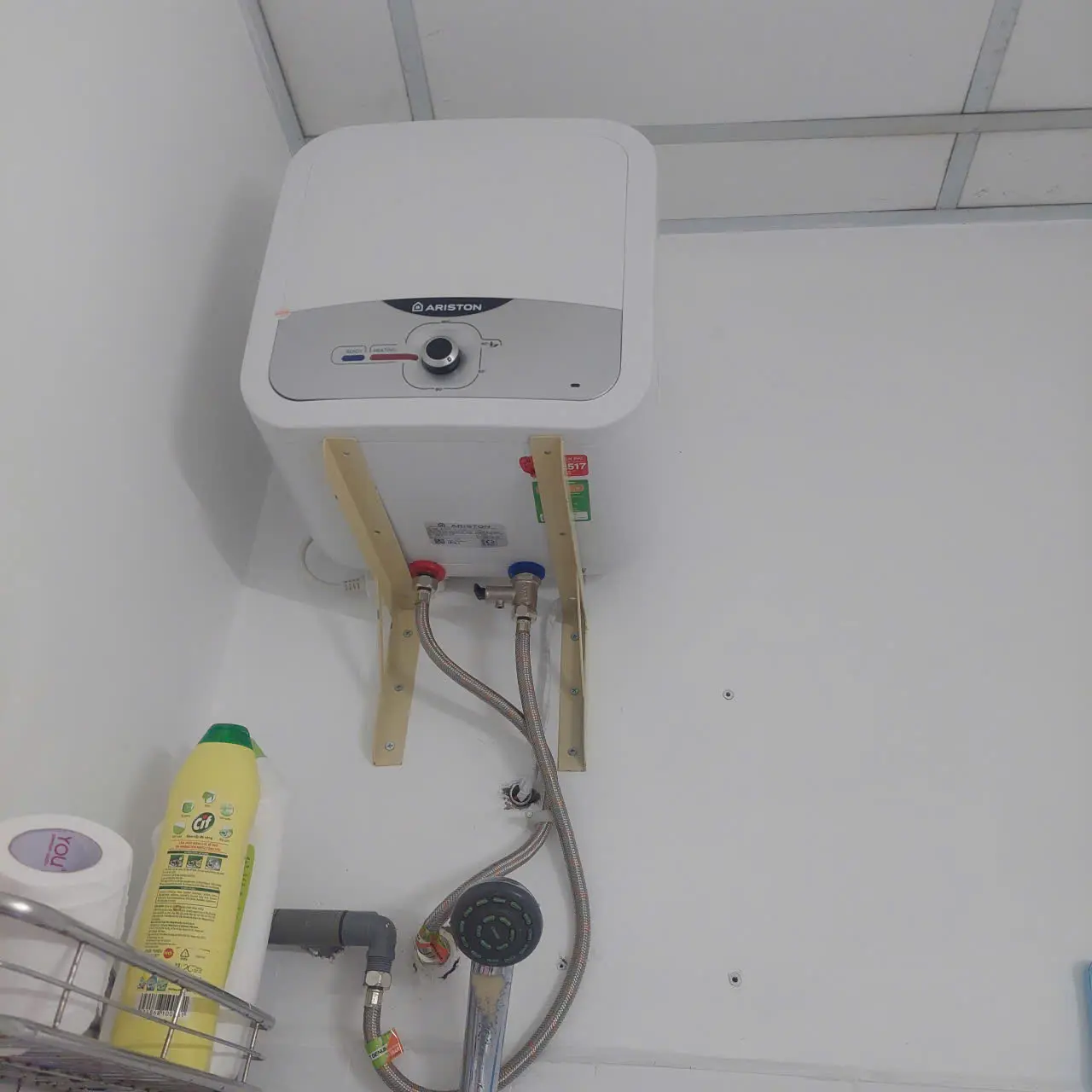 Khách hàng review Máy nước nóng gián tiếp Ariston 15 lít 2500W AN2 15 RS 2.5 FE 1