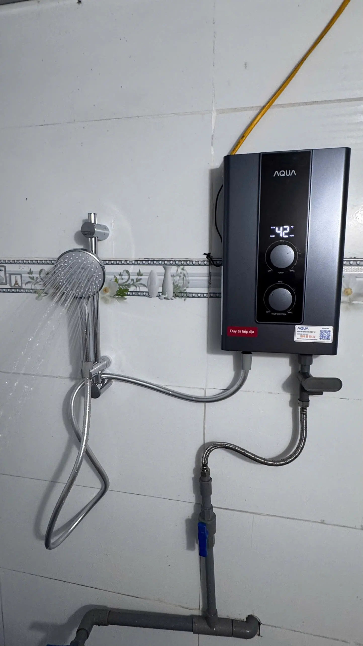 Khách hàng review Máy nước nóng trực tiếp Aqua 4500W AEI45E-FP3B(VN) 1