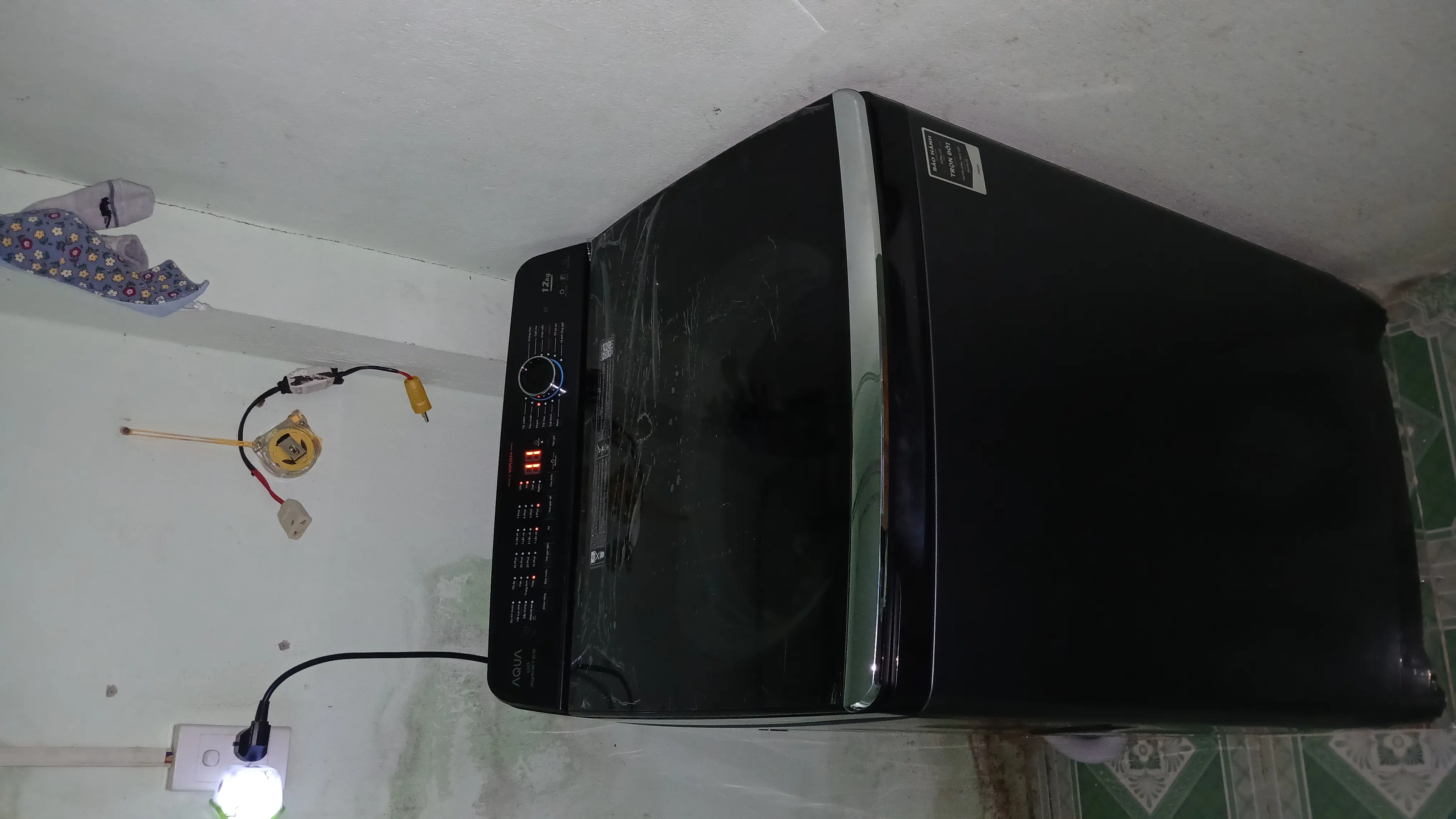 Khách hàng review Máy giặt Aqua Inverter 12 kg AQW-DR120HT BK 1