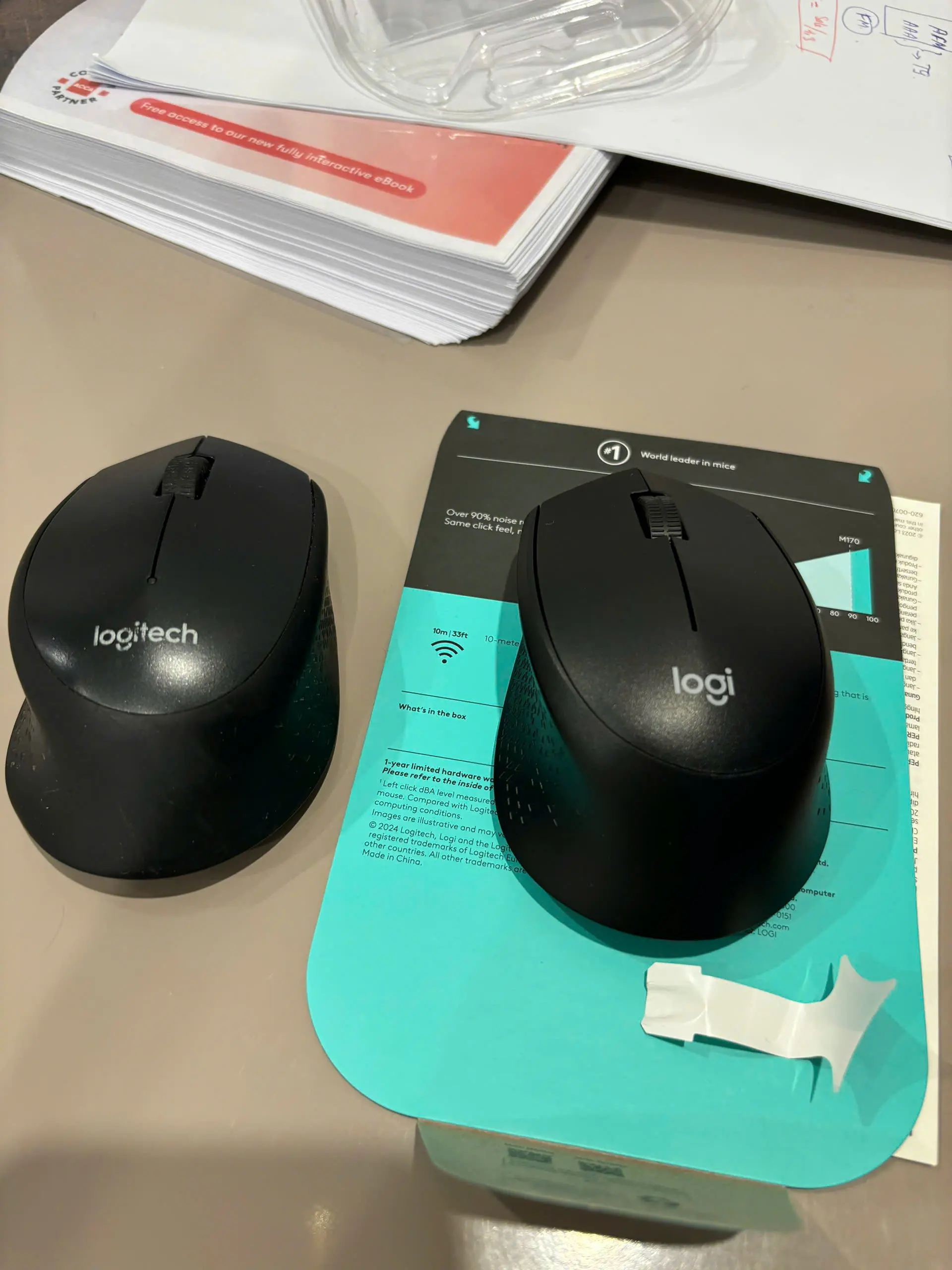 Khách hàng review Chuột Không dây Silent Logitech M331 2