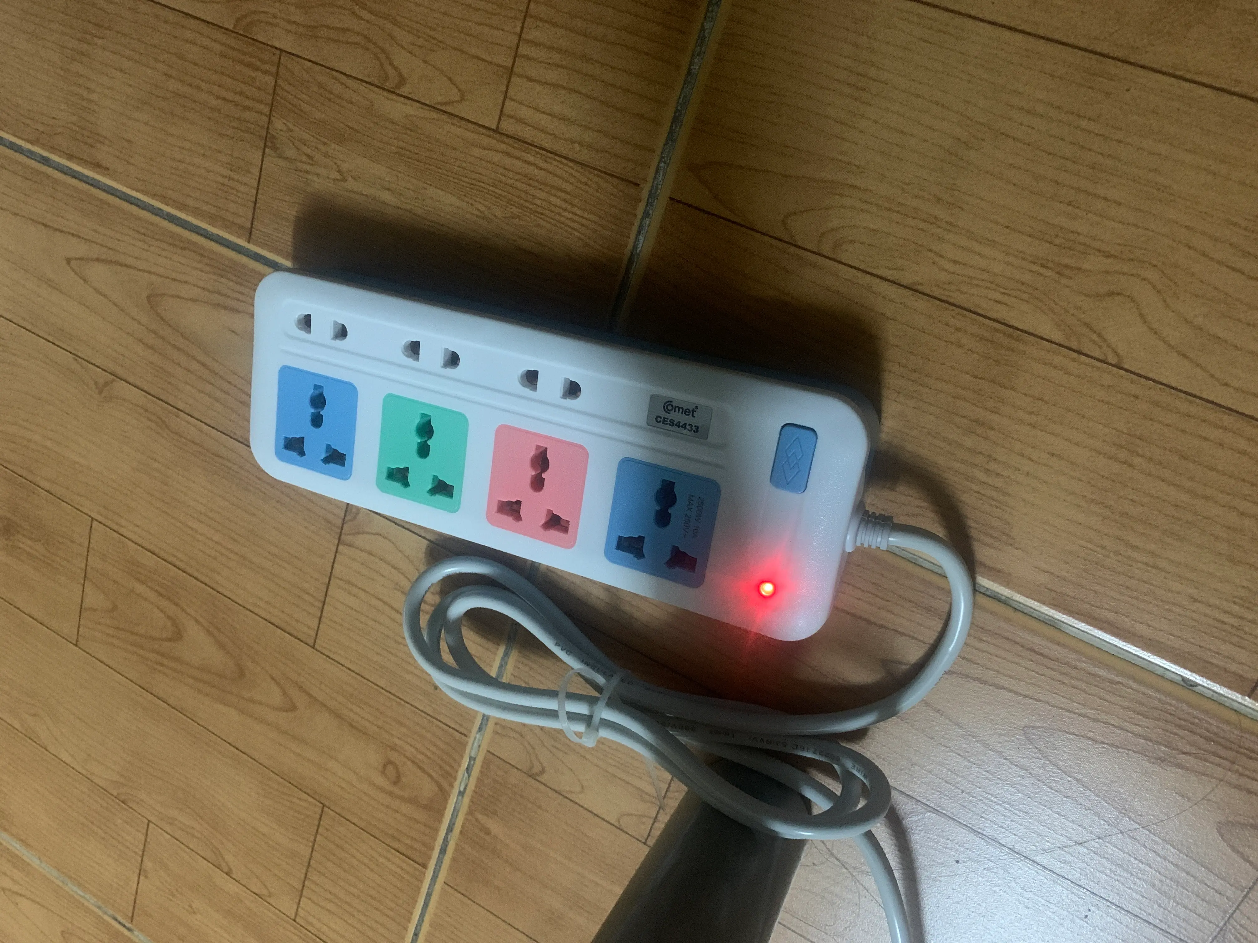 Khách hàng review Ổ cắm điện Comet 4 lỗ 2 USB 3m CES4223 1
