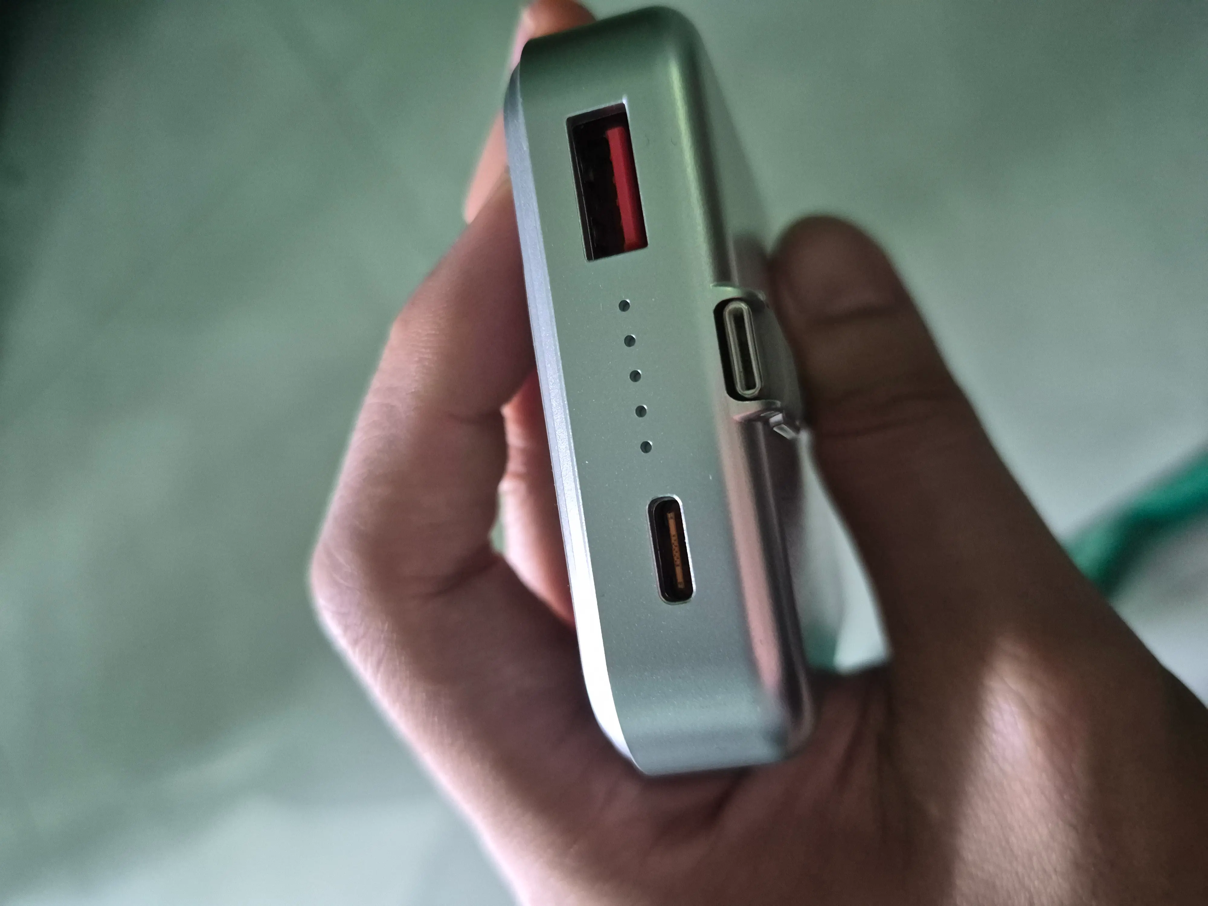 Khách hàng review Pin sạc dự phòng Polymer 10000mAh Không dây Magnetic Type C PD QC 3.0 22.5W Xmobile M12-3 2