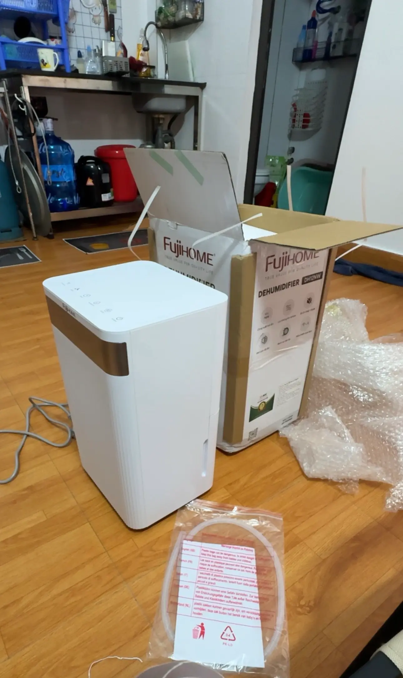 Khách hàng review Máy hút ẩm FUJIHOME DH12NW 1