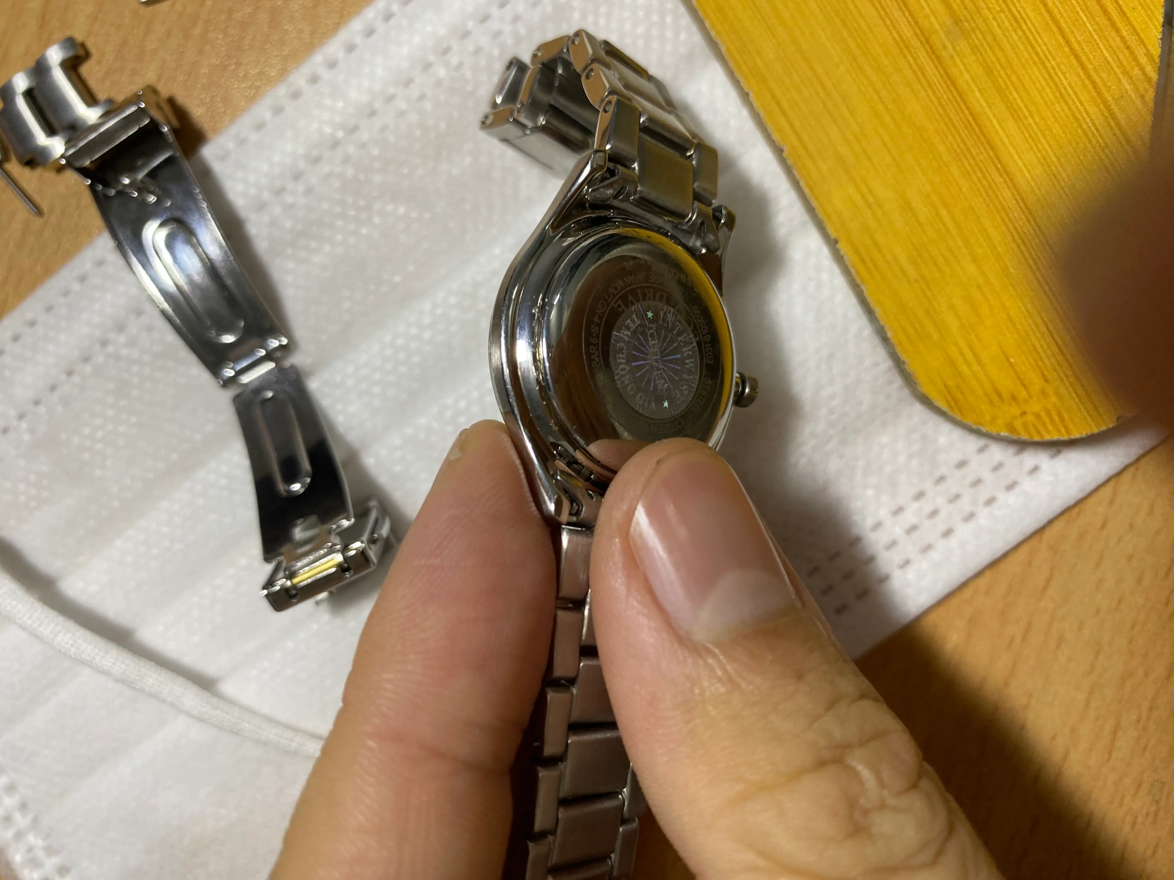 Khách hàng review Đồng hồ CITIZEN 27.7 mm Nữ EM0401-59E 3