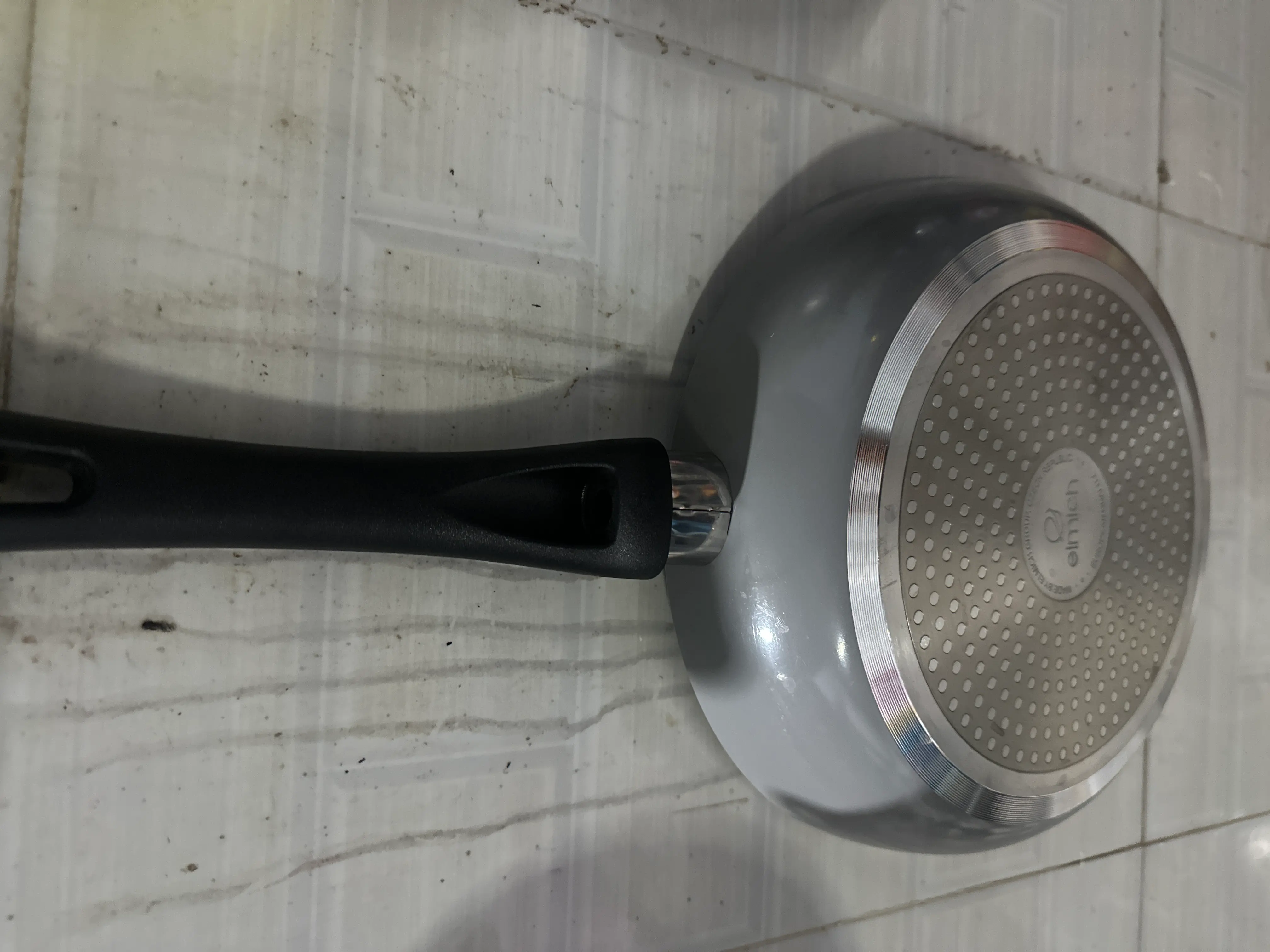 Khách hàng review Chảo nhôm chống dính vân đá đáy từ 24 cm Elmich Colosseum Y1 EL-3719 Xanh dương 1