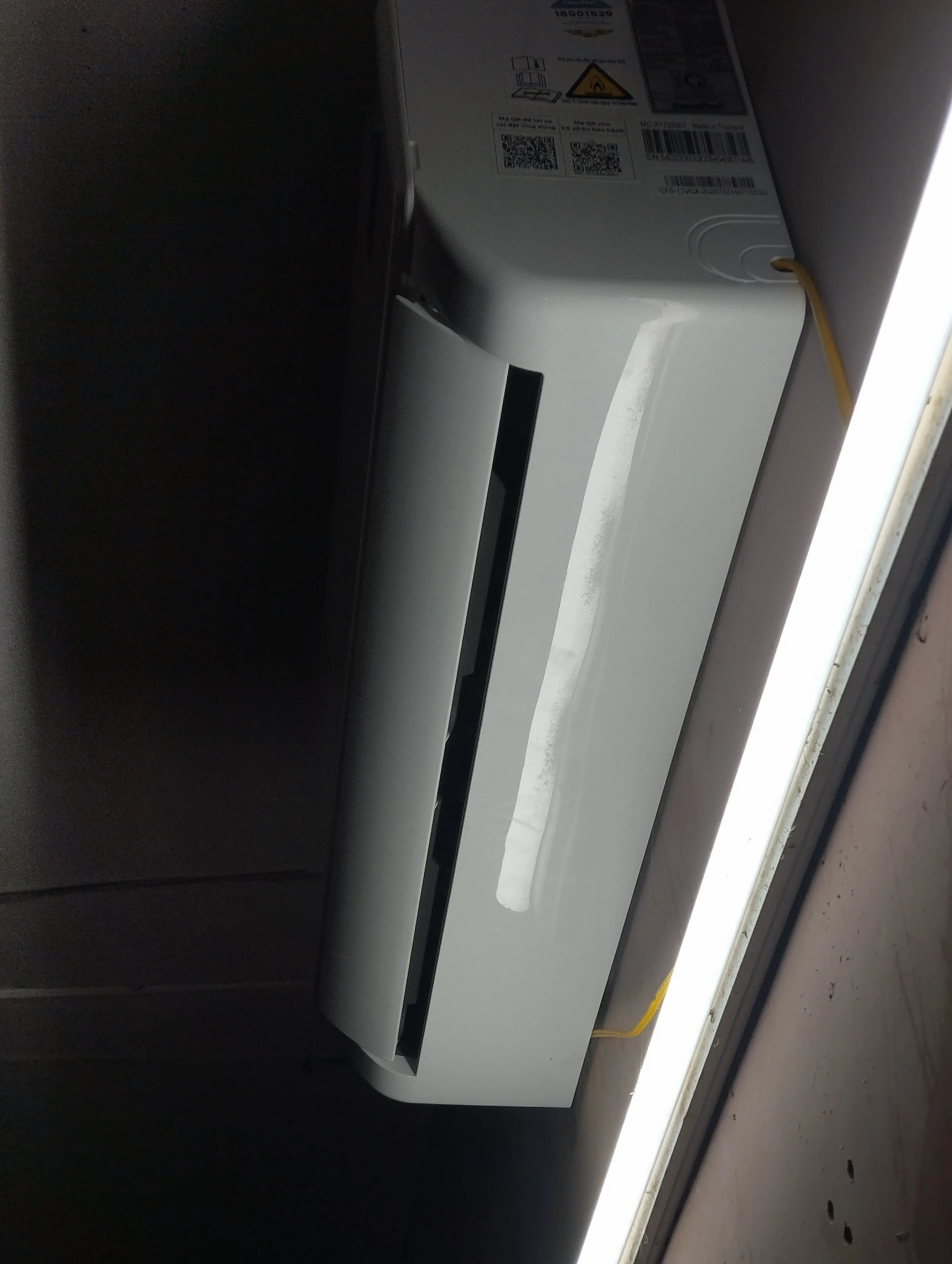 Khách hàng review Máy lạnh Comfee Inverter 1.5 HP CFS-13VGX 1