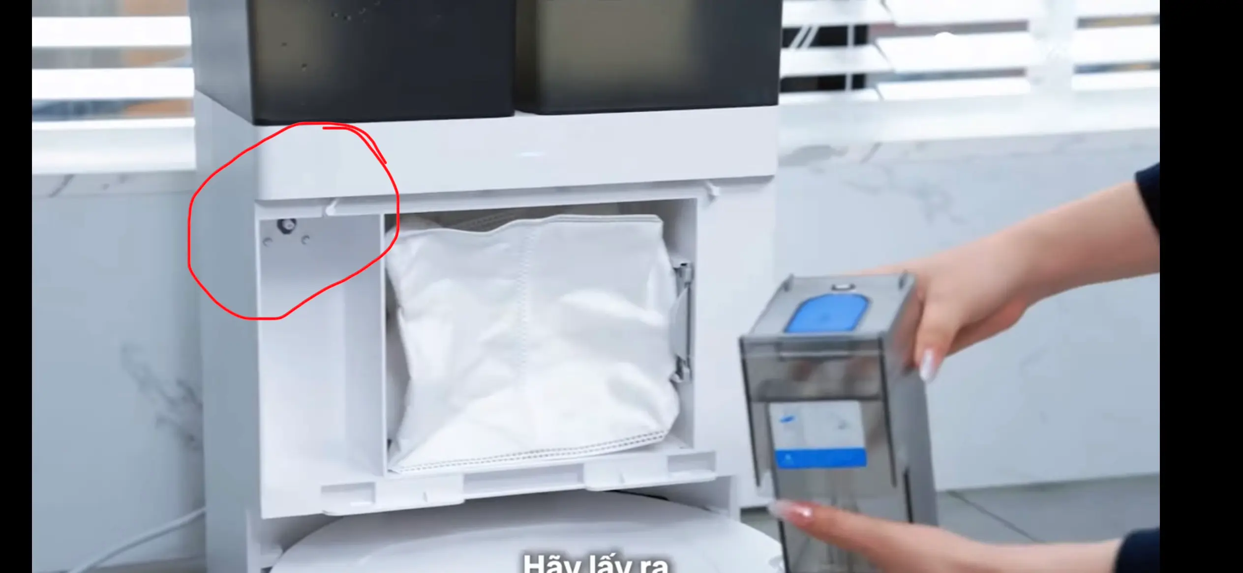 Khách hàng review Robot hút bụi lau nhà Ecovacs T30C Prime Omni Đen 2