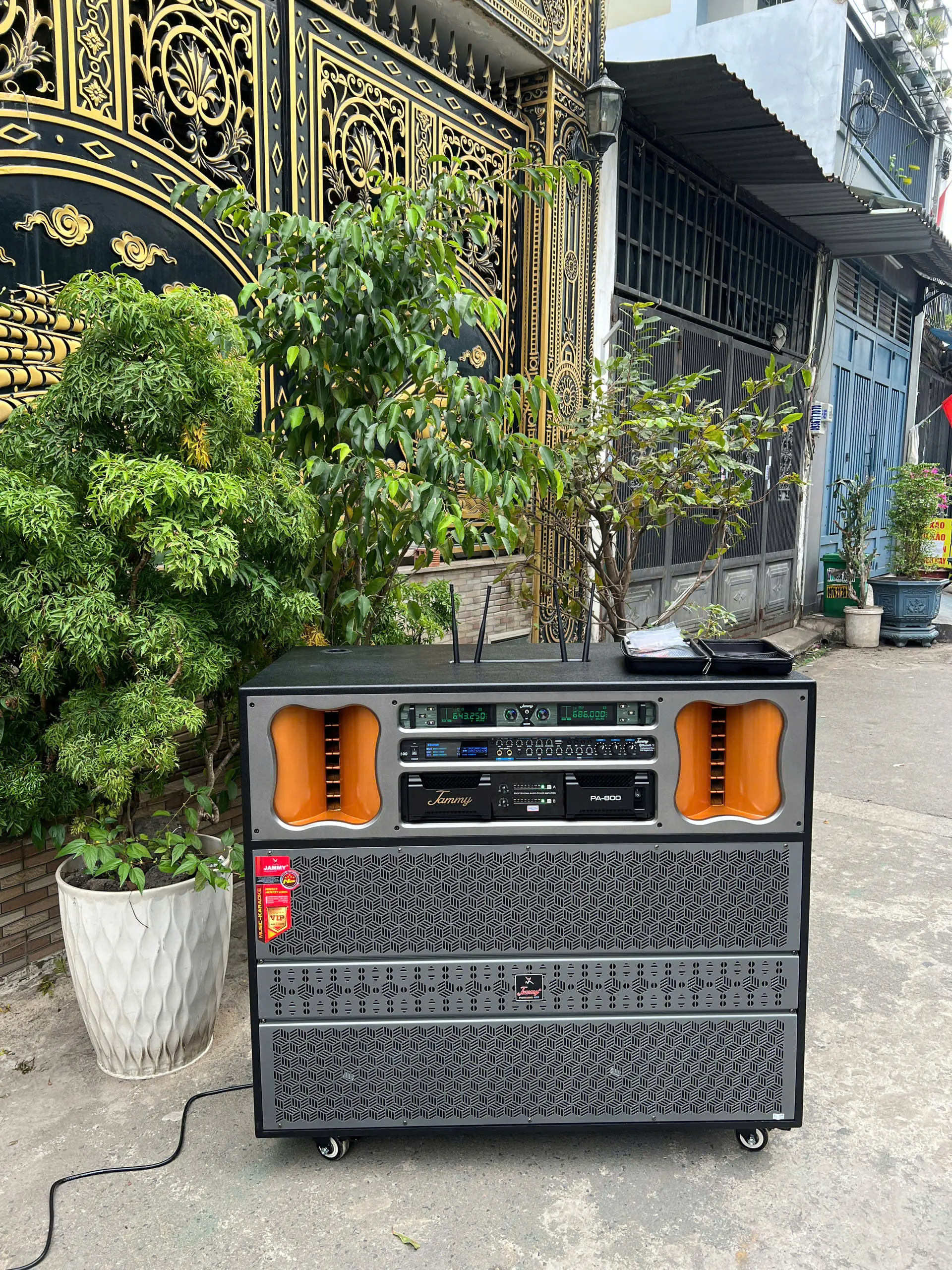 Khách hàng review Loa kéo điện karaoke Jammy N6868K Pro 4200W 11
