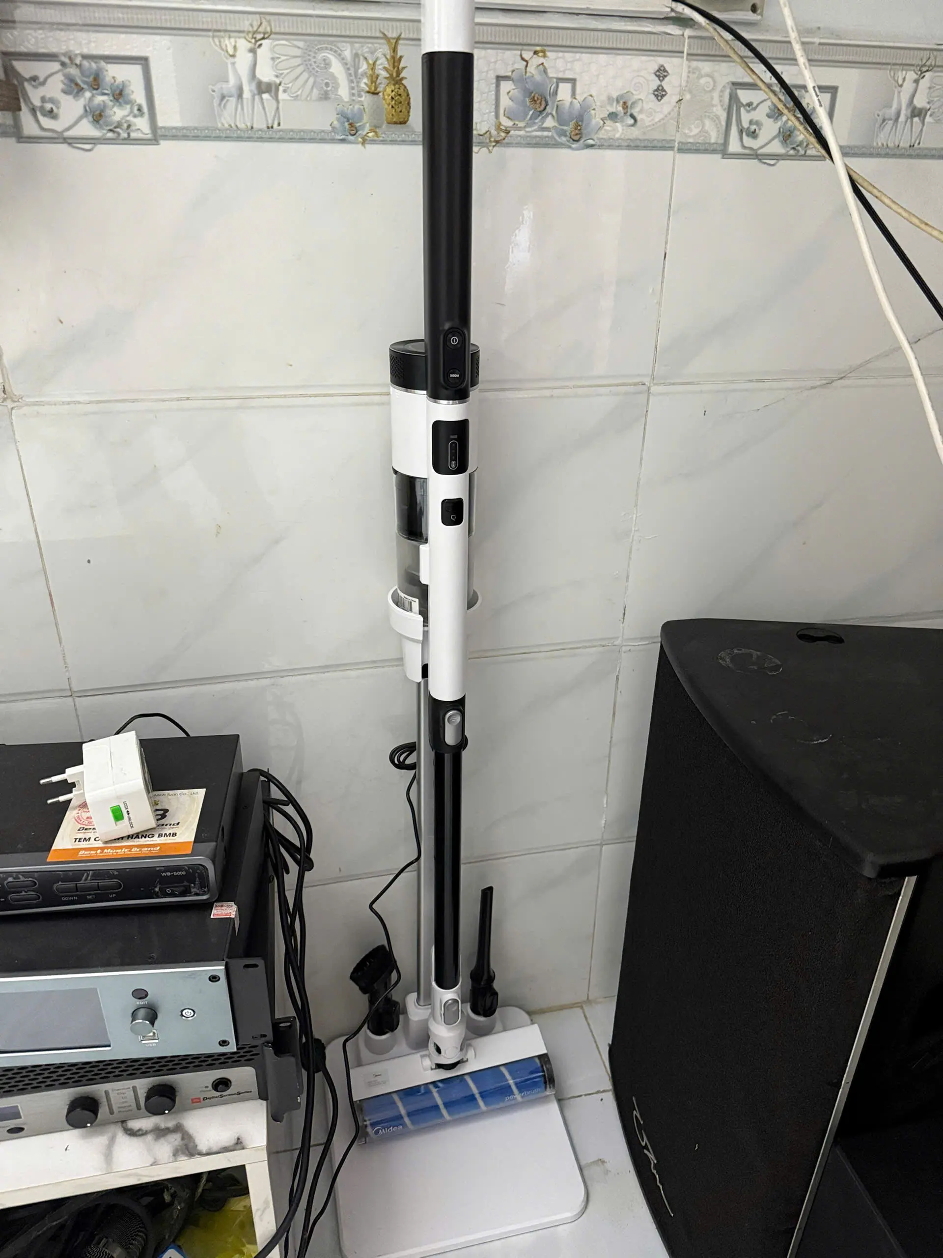 Khách hàng review Máy hút bụi không dây Midea MSL10APWH 2