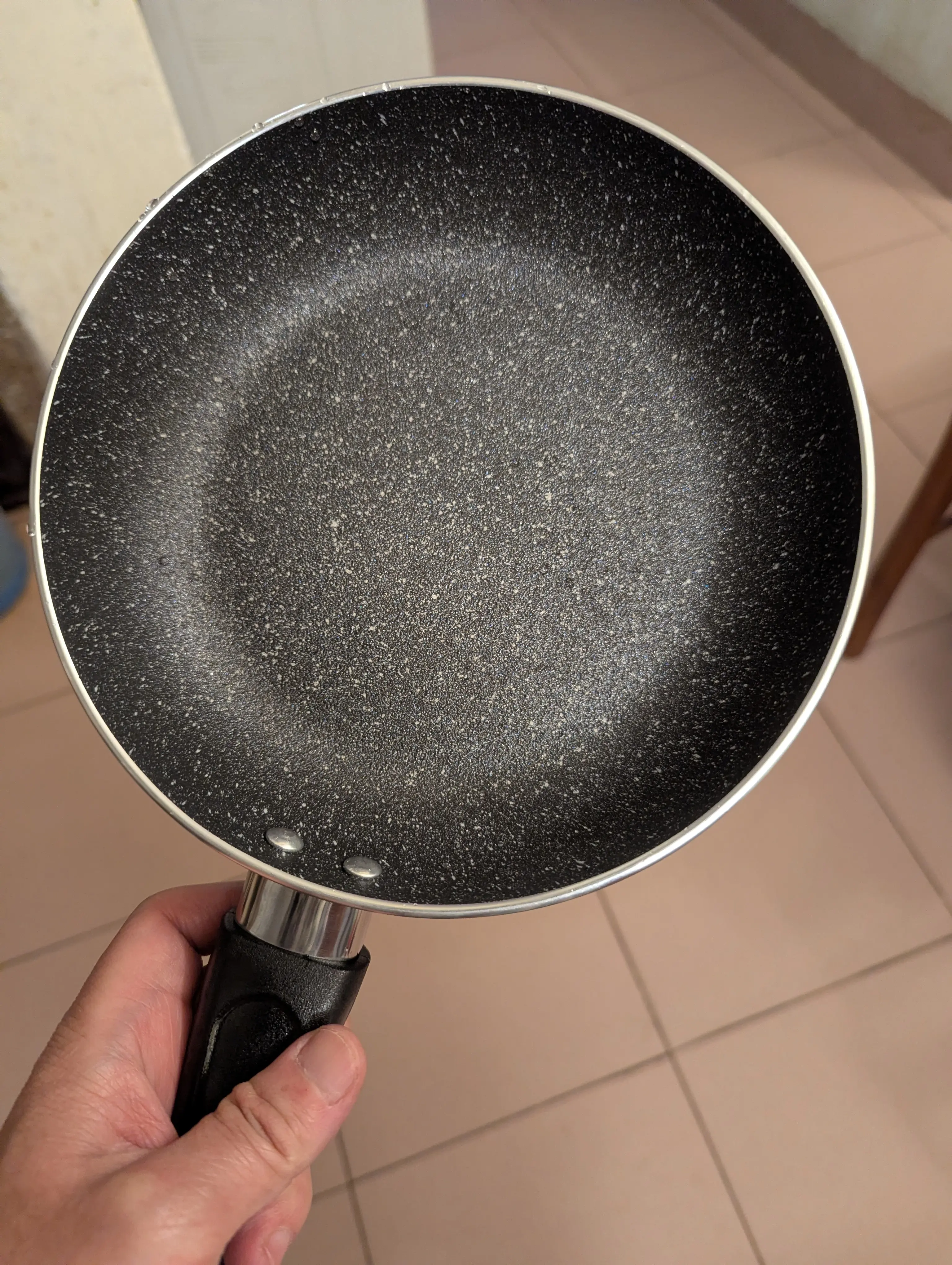 Khách hàng review Chảo nhôm chống dính vân đá đáy từ 26 cm Elmich Colosseum Y1 EL-3720 Xám 3