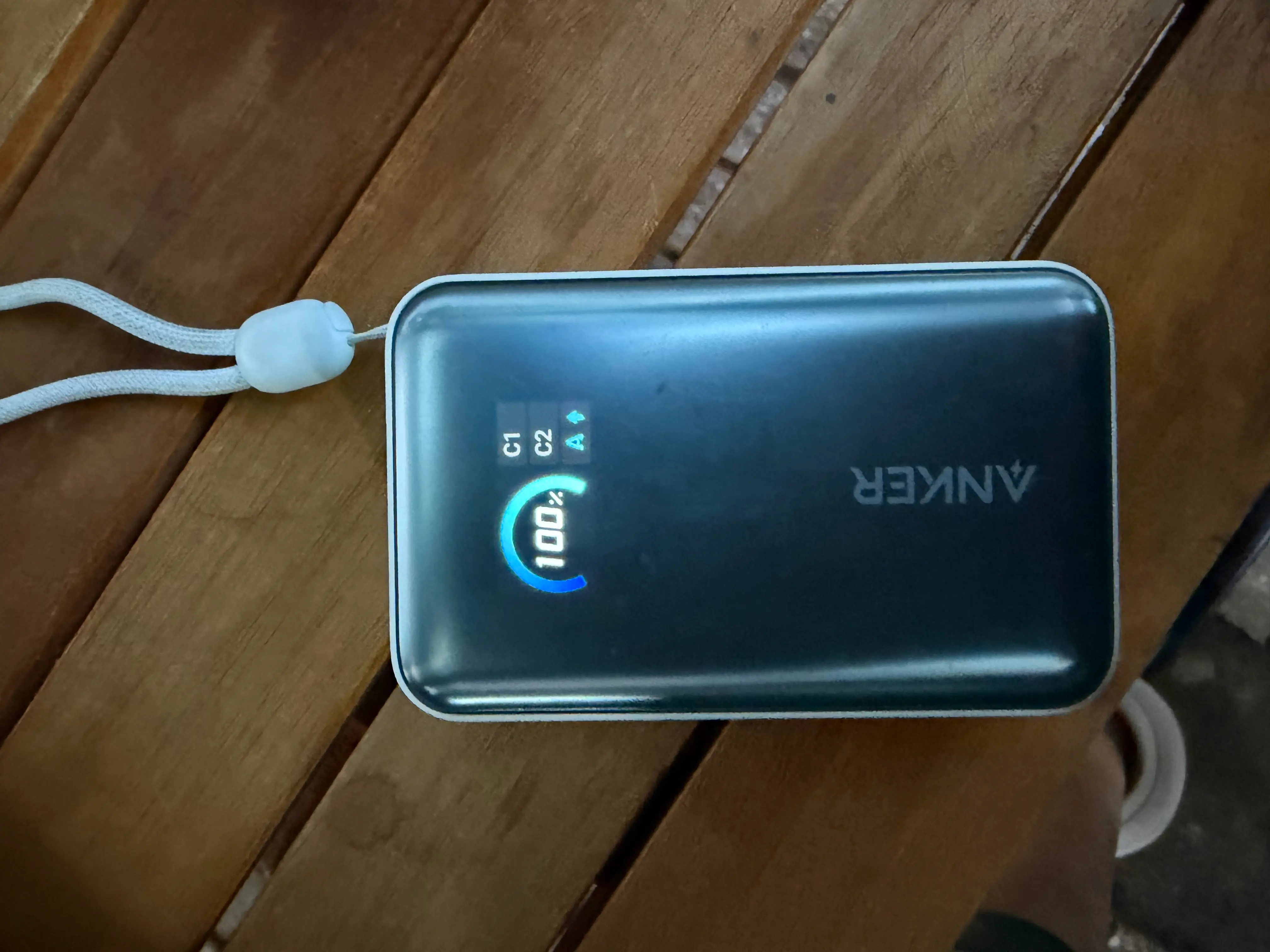 Khách hàng review Pin sạc dự phòng 10000mAh Type C PD QC 3.0 45W Anker A1638 kèm cáp dây rút Type C 1