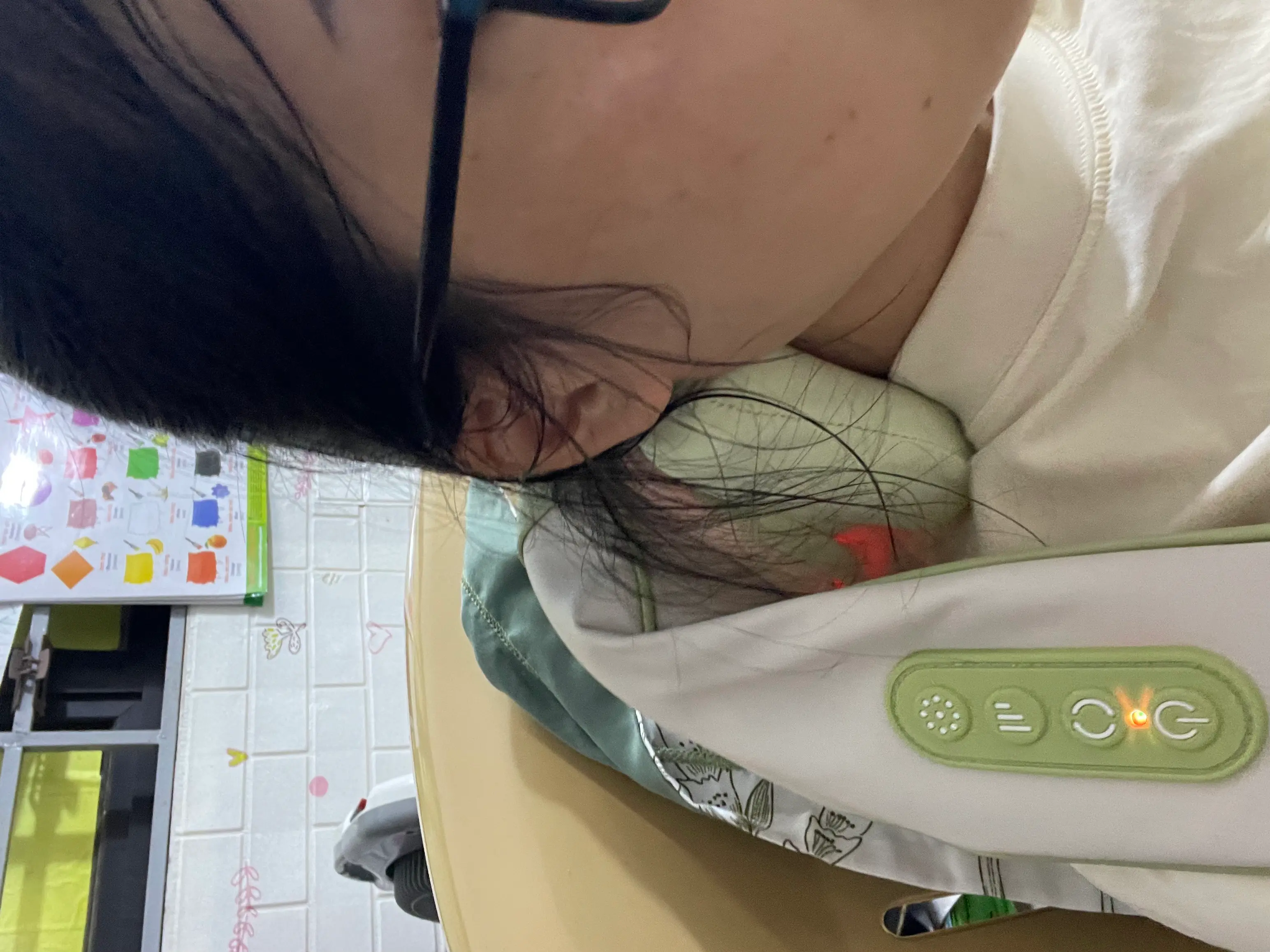 Khách hàng review Máy massage cổ vai gáy Bomidi MP2 Lite 2