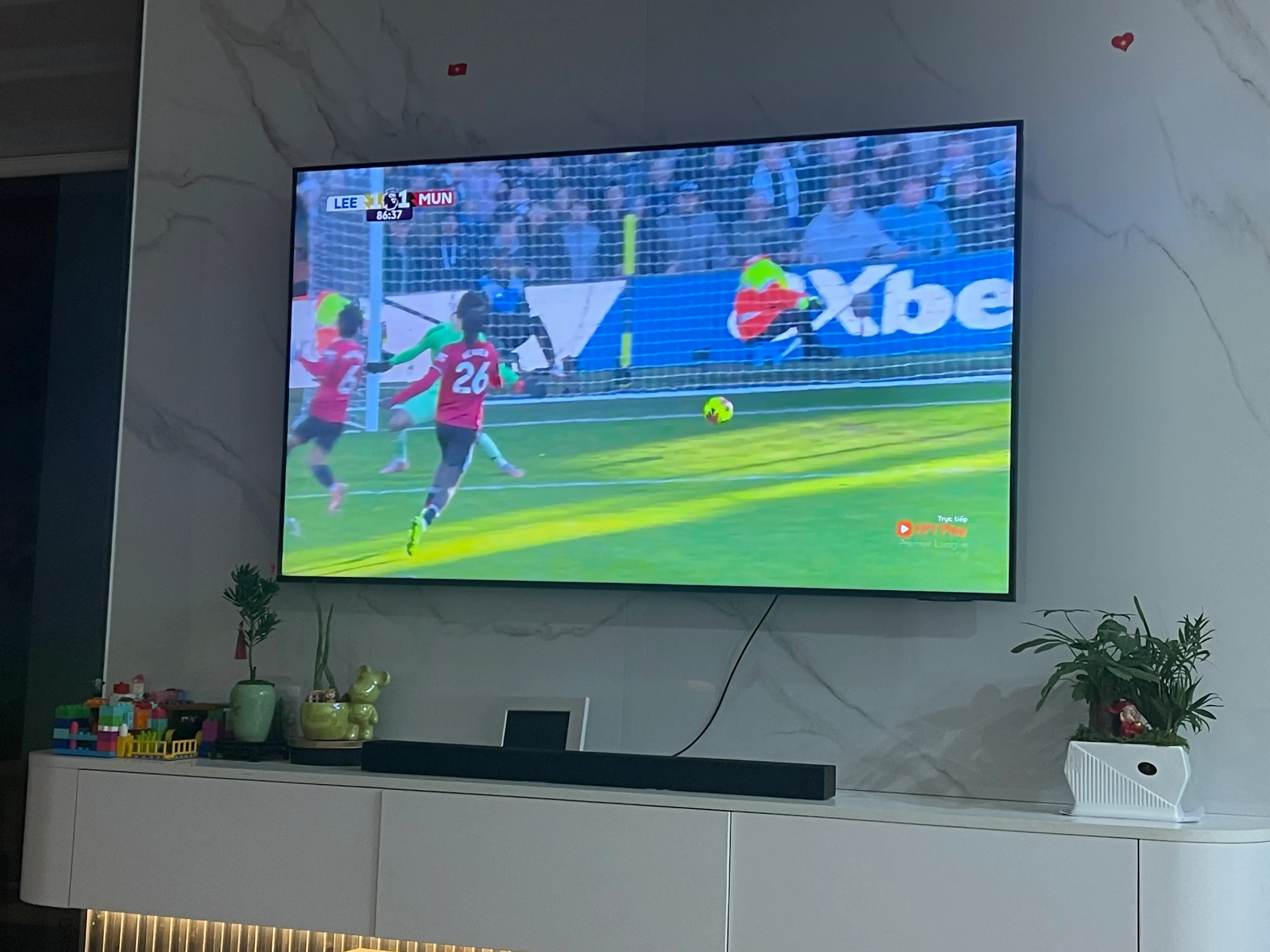 Khách hàng review Smart Tivi Crystal UHD Samsung 4K 65 inch UA65CU8000 1