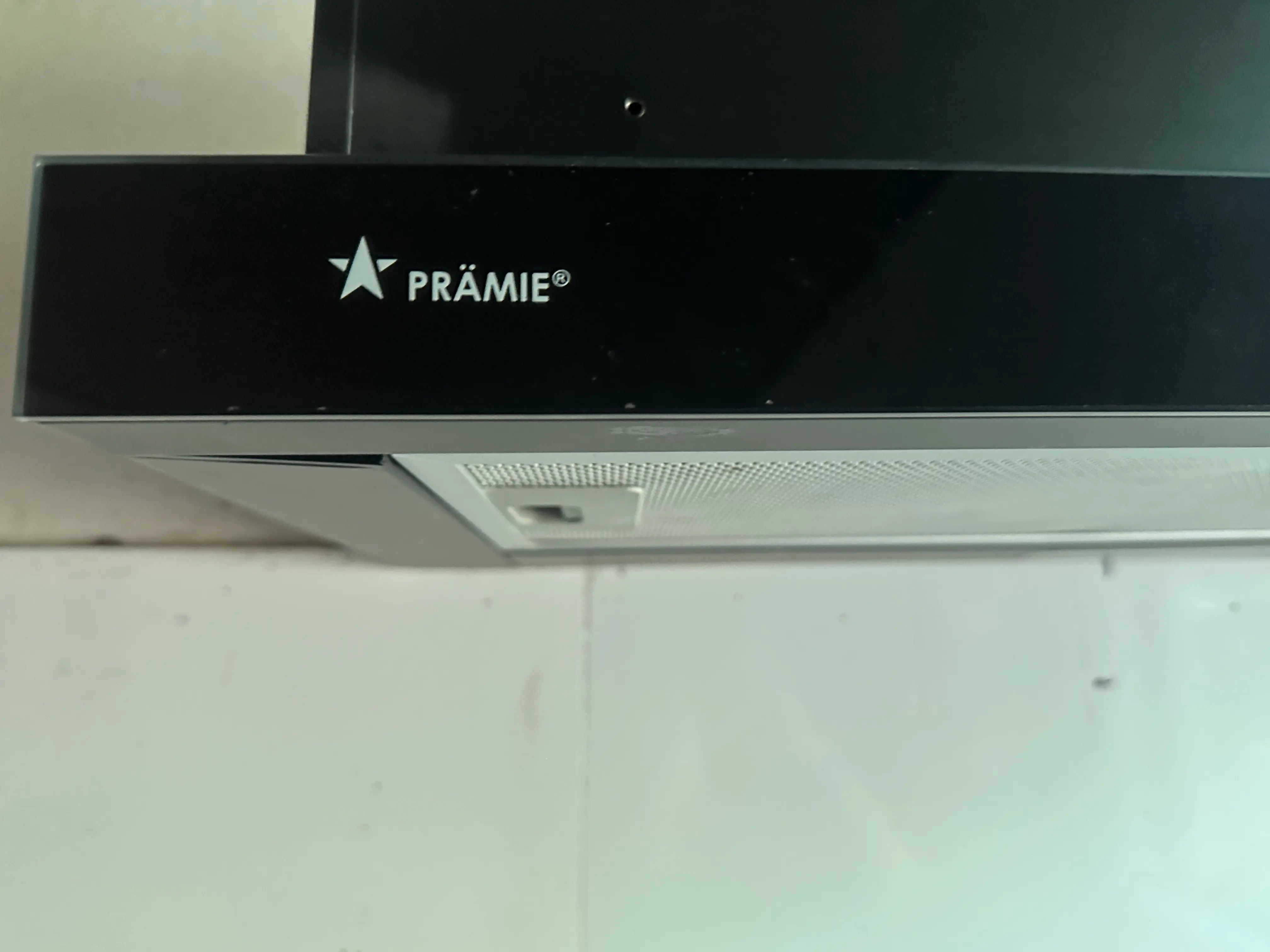 Khách hàng review Máy hút mùi âm tủ Pramie ALP9-700 2